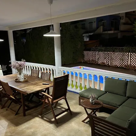 Con Piscina Privada, Parking Y Zona Bbq