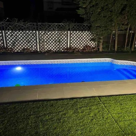 Con Piscina Privada, Parking Y Zona Bbq Holiday home Isla Canela