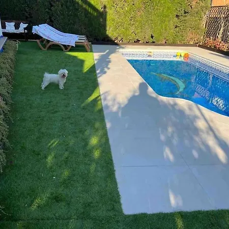 Con Piscina Privada, Parking Y Zona Bbq Holiday home