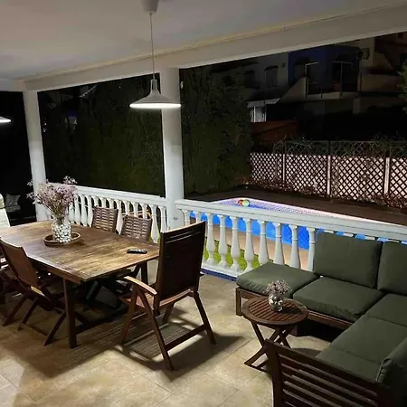 Con Piscina Privada, Parking Y Zona Bbq 別荘